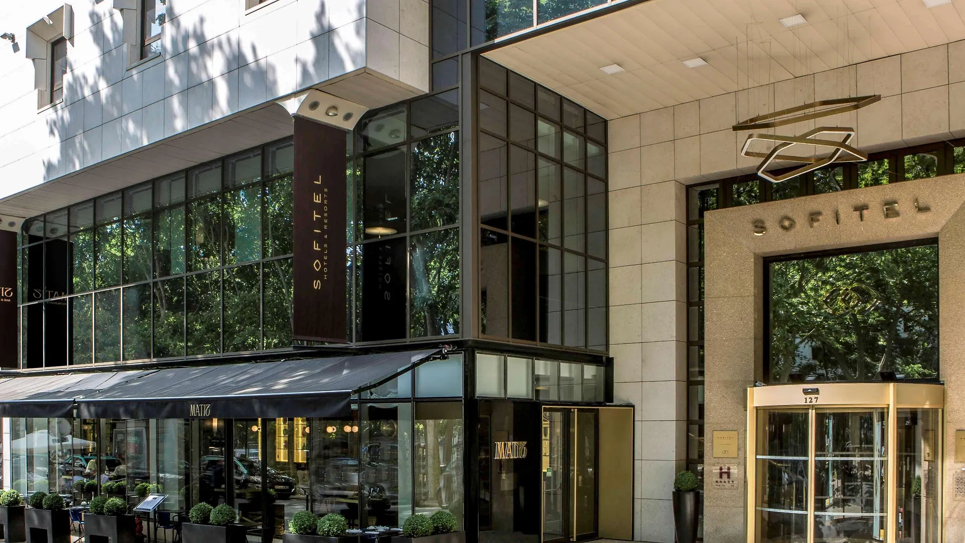 Отель Sofitel Lisbon Liberdade 5*,